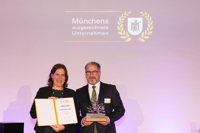 (v.l.) Verena Dietl (Bürgermeisterin) | Alex Dworaczek (Geschäftsführer | RailAdventure GmbH)