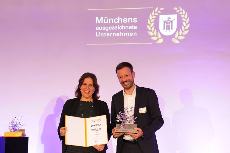 (v.l.) Verena Dietl (Bürgermeisterin), Johannes Ott (Geschäftsführer | Radio Gong 2000 GmbH & Co. KG)