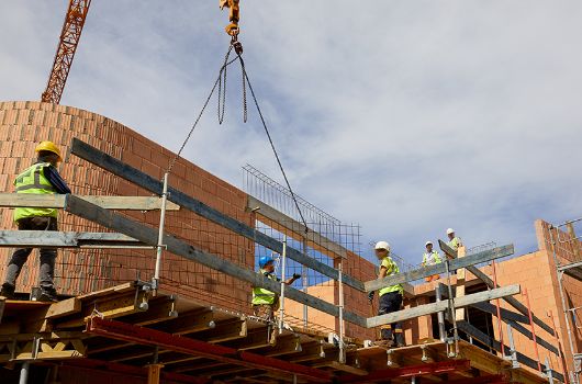 Schalung und Betonierung der Fluchtbalkone