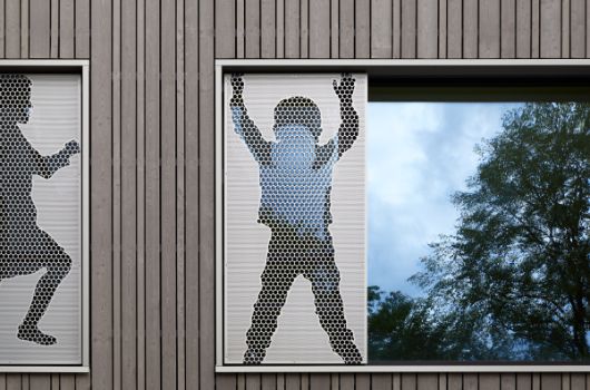 Nachtlüftungselemente als Lochbleche gestaltet