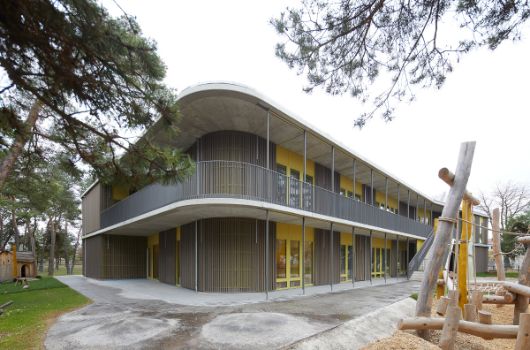 Terrase mit Außenspielbereich