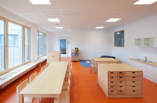 Gruppenraum mit Kinderküche
