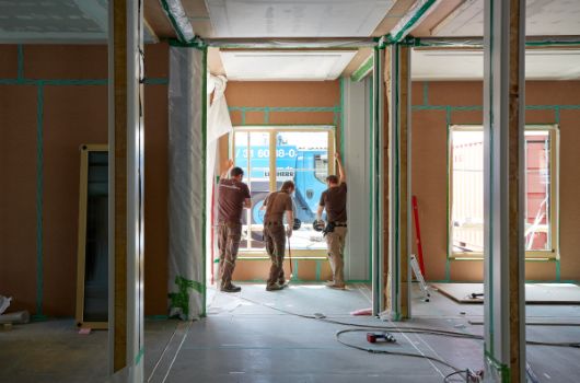 Einbau der Fenster im Erdgeschoss
