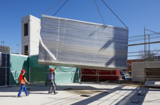 Einschweben der Module zur Montage