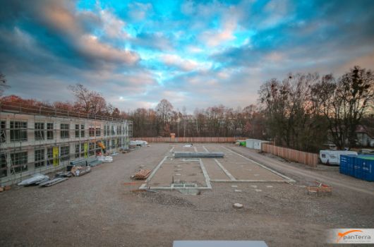 Aufstellen Fassadengerüst Haus 1  und Innenausbau