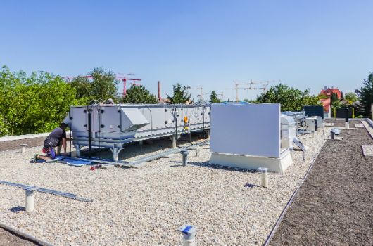 Installationen auf dem Dach