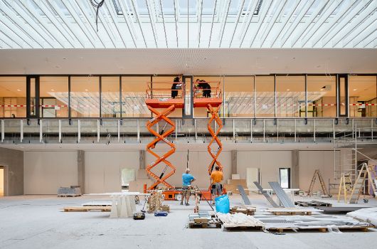 Montage Innenglasfassade 1. Obergeschoss zur Mensa