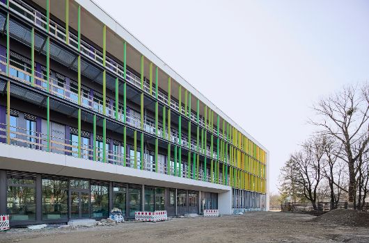 Fassade West Farbspiel