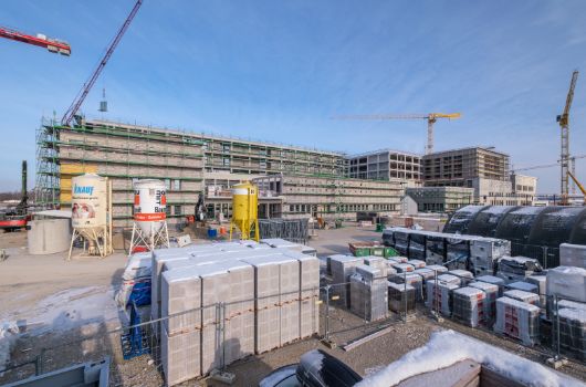 Hauptansicht - Vorderseite Grundschule und Gymnasium 