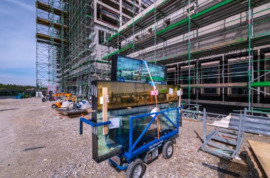 Anlieferung und Einbau der Glasscheibe