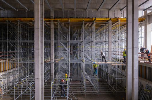 Gerüstrückbau in der Schwimmhalle Gymnasium