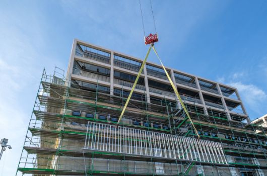 Geländermontage Rückseite Gymnasium