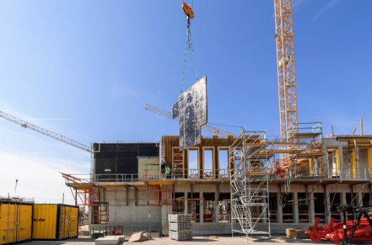Schalungsarbeiten im Obergeschoss der Grundschule