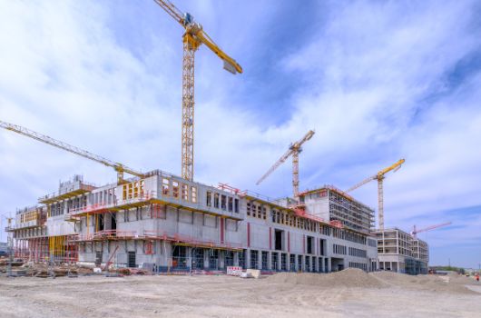 Rückseite Gymnasium - Gebäudeecke Bereich Turnhalle Erdgeschoss
