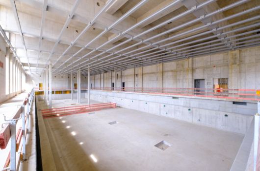 50 Meter Schwimmbecken im Gymnasium