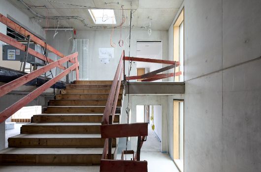 Treppe zum Übergang Bestandsgebäude