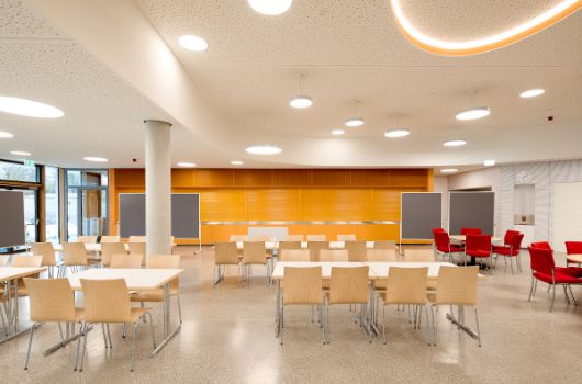 Mensa mit geschlossener Ausgabentheke