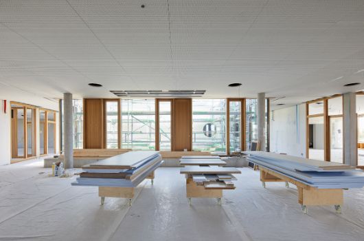 Eines der 5 Lernhäuser mit Blick zum Innenhof