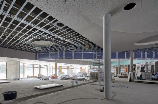 Blick von der Aula in Richtung Mensa