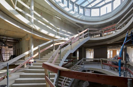 Haupttreppe mit Treppenlauf zum 3.Obergeschoss