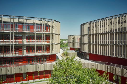 Blick auf die Baukörper 