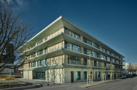  Blick von der Haager Str. auf den Haupteingang
