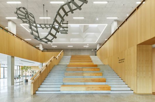 Forumstreppe und 'Wilde Maus'