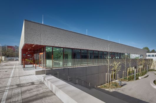 Dreifachsporthalle und Tiefhof