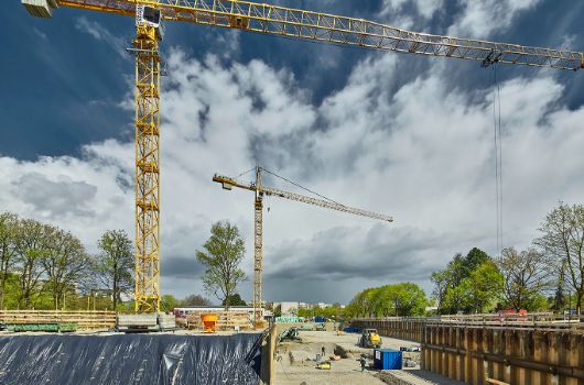 Baugrube Haus fuer Kinder - Ecke Grundschule
