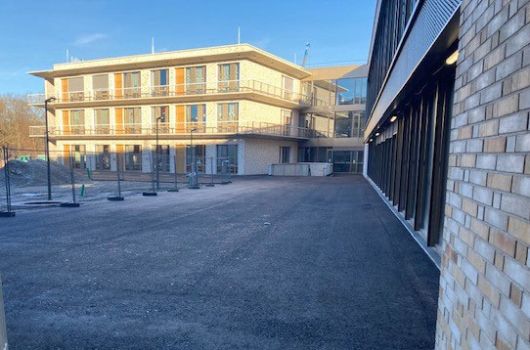 Die Pausenfläche wurde provisorisch geteert