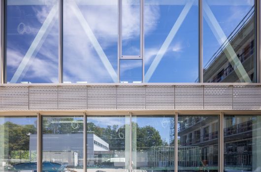 Detailansicht Westfassade Mensa / Sporthalle 