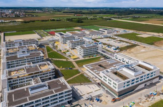 Bildungscampus mit zentralem Grünraum