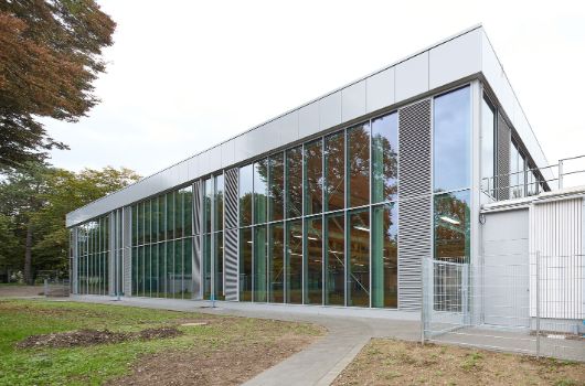 Außenansicht Dreifachsporthalle 