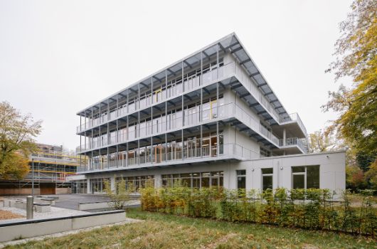 Fassade Süd-West 1. Bauabschnitt – Rohbauarbeiten 2. Bauabschnitt