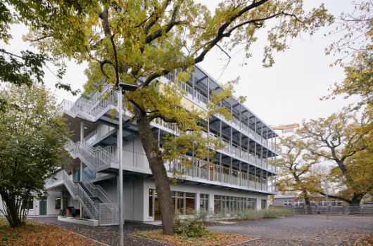 Fassade Süd-Ost 1. Bauabschnitt - Fluchttreppe