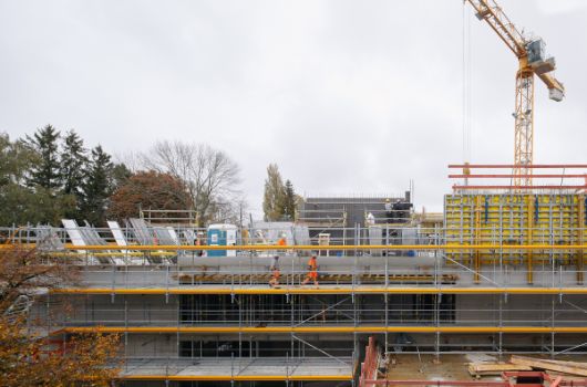 Rohbauarbeiten 2. Bauabschnitt  –  Stellen der Wandschalungen 2. Obergeschoss