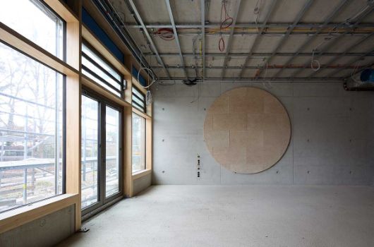 EG Mensa – Blick in den Mehrzweckraum zur Würm Südwest