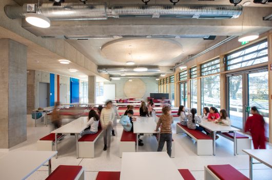 Mittagspause in der Mensa