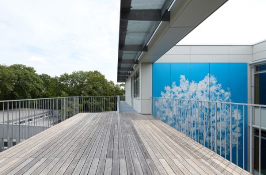 Fluchtwegterrasse 3.Obergeschoss – Blick Ost Kunst am Bau 