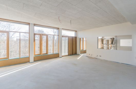 Ganztagsraum mit Öffnung zu einem Klassenzimmer