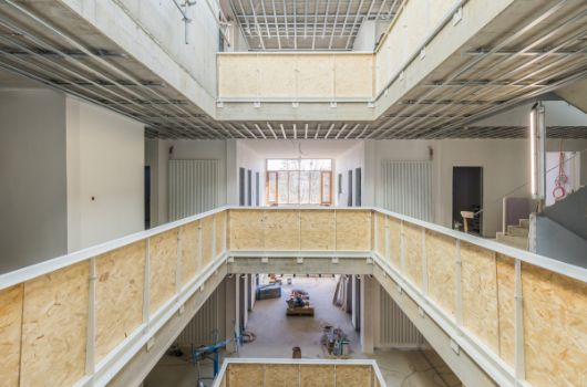 Lichthof und Verbindungszone vom Treppenhaus zu den Lernhäusern