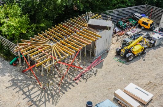 Blick auf ein Nebengebäude