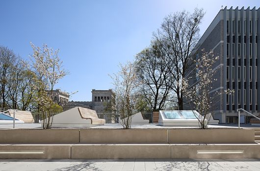 Sitzbänke und Oberlichter - Pause mit Aussicht