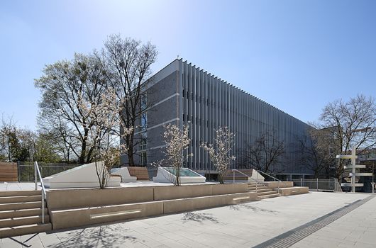 Übergang vom Schulzugang Brienner Strasse