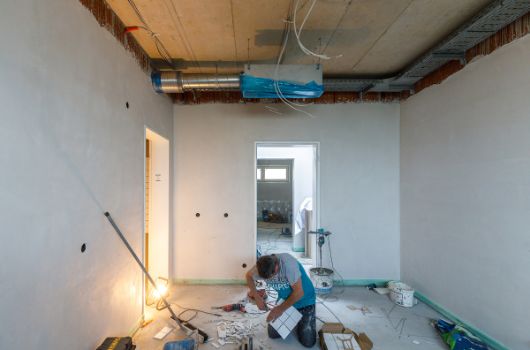 Duschen- Umkleidebereich Fliesenlegearbeiten