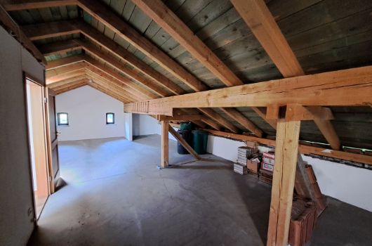 Ludwig-Ganghofer36 - DG_Blick durch den Dachboden