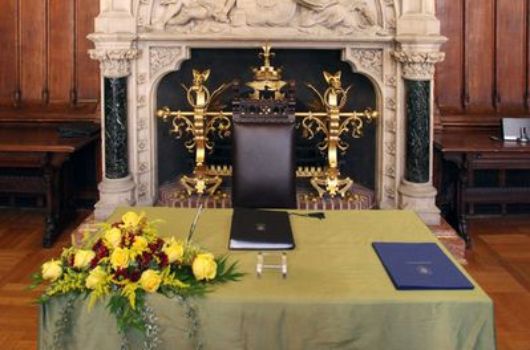 Trautisch im kleinen Sitzungssaal im Rathaus