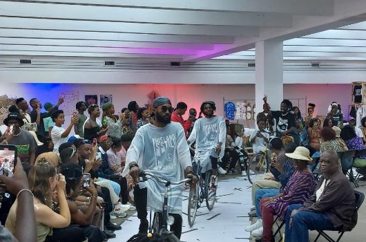 Fashion Show „geradelt“ im Rahmen der Skeyi and Strobo Fabric Party (11.12.2022 in Harare) 