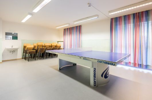 Ambach – Freizeitraum mit Tischtennisplatte