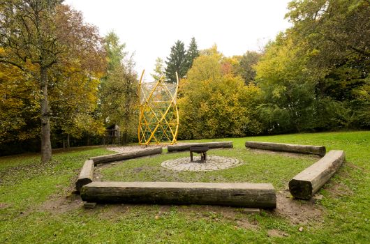 Maxhofen – Aktivitätsfläche, Feuerstelle und Kletterturm